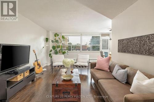 201 - 5 Frith Road, Toronto, ON - Indoor Photo Showing Living Room