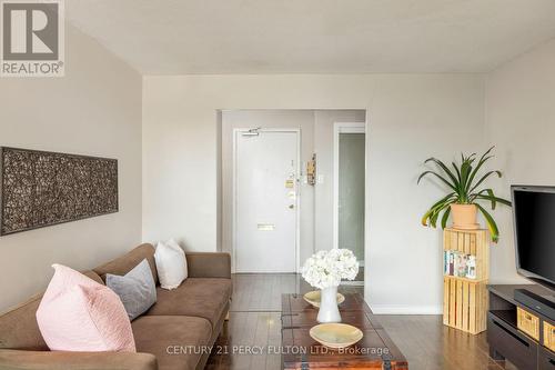 201 - 5 Frith Road, Toronto, ON - Indoor Photo Showing Living Room