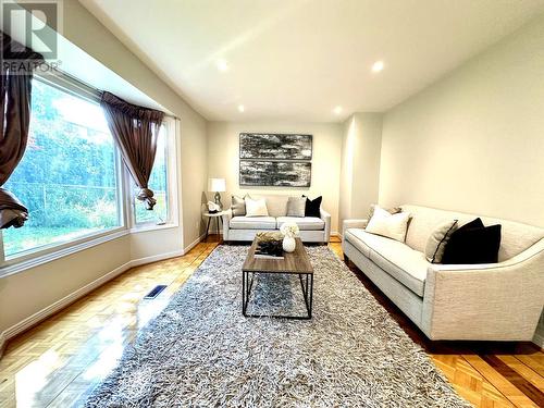 273 Spring Gate Boulevard, Vaughan, ON - Indoor Photo Showing Living Room