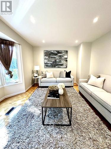 273 Spring Gate Boulevard, Vaughan, ON - Indoor Photo Showing Living Room