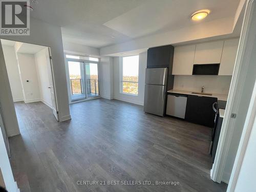 1906 - 202 Burnhamthorpe Road E, Mississauga, ON - Indoor Photo Showing Kitchen