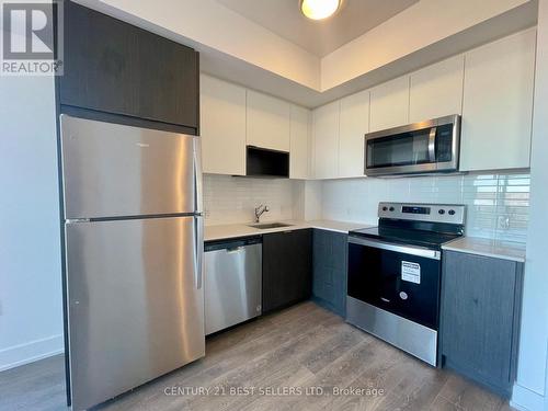 1906 - 202 Burnhamthorpe Road E, Mississauga, ON - Indoor Photo Showing Kitchen