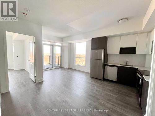 1906 - 202 Burnhamthorpe Road E, Mississauga, ON - Indoor Photo Showing Kitchen