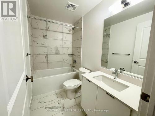 1906 - 202 Burnhamthorpe Road E, Mississauga, ON - Indoor Photo Showing Bathroom