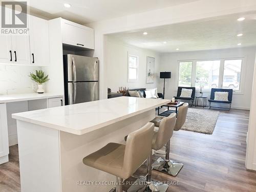 49 Quaker Road, Welland (767 - N. Welland), ON - Indoor Photo Showing Kitchen