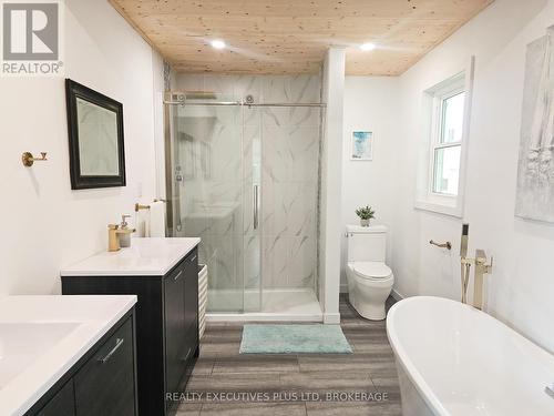 49 Quaker Road, Welland (767 - N. Welland), ON - Indoor Photo Showing Bathroom