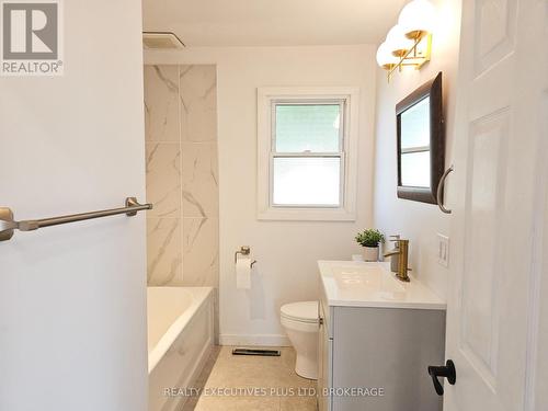 49 Quaker Road, Welland (767 - N. Welland), ON - Indoor Photo Showing Bathroom