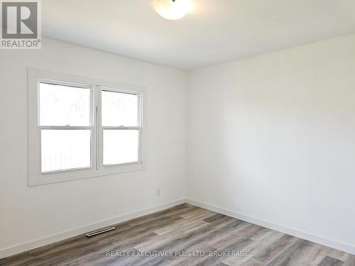 49 Quaker Road, Welland (767 - N. Welland), ON - Indoor Photo Showing Other Room