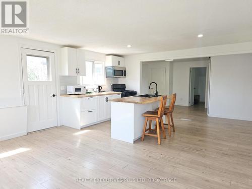 49 Quaker Road, Welland (767 - N. Welland), ON - Indoor Photo Showing Kitchen