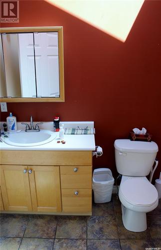 3 2Nd Avenue, Weyburn, SK - Indoor Photo Showing Bathroom