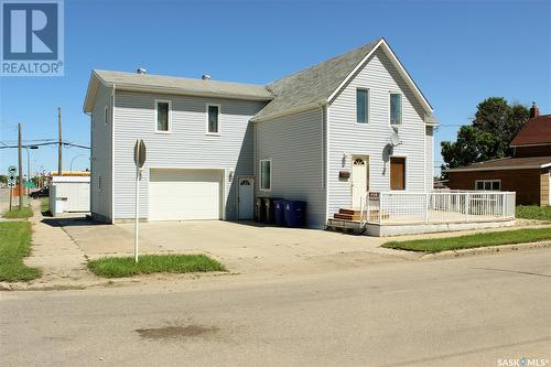 3 2Nd Avenue, Weyburn, SK - Outdoor