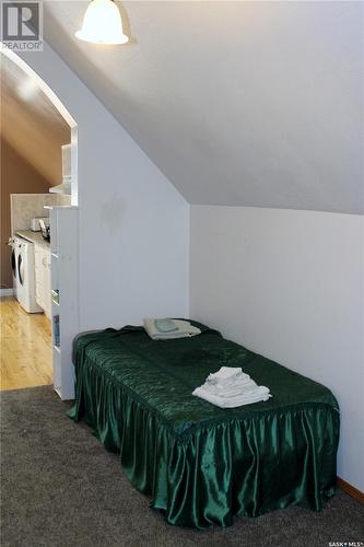 3 2Nd Avenue, Weyburn, SK - Indoor Photo Showing Bedroom