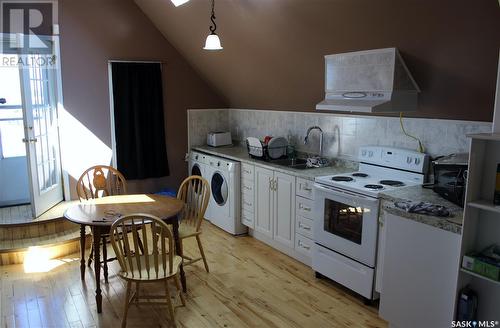 3 2Nd Avenue, Weyburn, SK - Indoor Photo Showing Kitchen