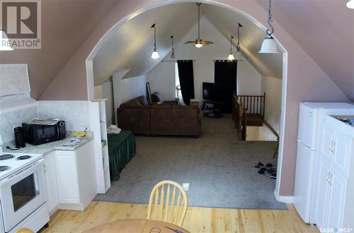 3 2Nd Avenue, Weyburn, SK - Indoor Photo Showing Kitchen