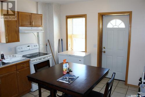 3 2Nd Avenue, Weyburn, SK - Indoor Photo Showing Kitchen