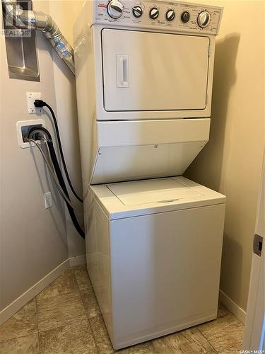 32 4533 Delhaye Way, Regina, SK - Indoor Photo Showing Laundry Room