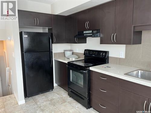 32 4533 Delhaye Way, Regina, SK - Indoor Photo Showing Kitchen