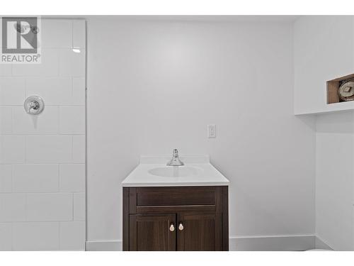 1326 Parcel Street, Merritt, BC - Indoor Photo Showing Bathroom