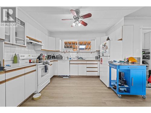 1326 Parcel Street, Merritt, BC - Indoor Photo Showing Kitchen