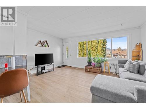 1326 Parcel Street, Merritt, BC - Indoor Photo Showing Living Room