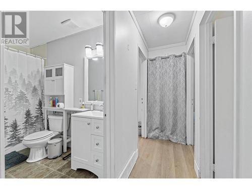 1326 Parcel Street, Merritt, BC - Indoor Photo Showing Bathroom