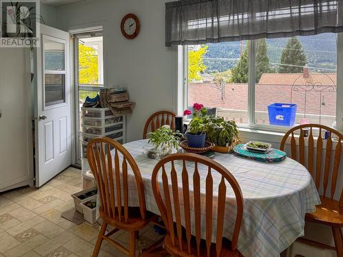 909 Innes Street, Nelson, BC - Indoor Photo Showing Kitchen With Double Sink