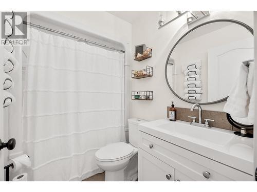 715 Barrera Road Unit# 8, Kelowna, BC - Indoor Photo Showing Bathroom