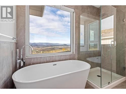 2193 Kentucky Crescent, Kelowna, BC - Indoor Photo Showing Bathroom