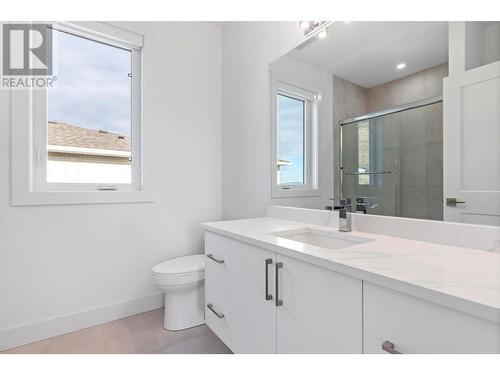 2193 Kentucky Crescent, Kelowna, BC - Indoor Photo Showing Bathroom