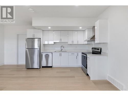 2193 Kentucky Crescent, Kelowna, BC - Indoor Photo Showing Kitchen With Upgraded Kitchen