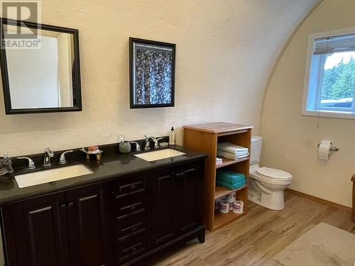 1910 Hulme Creek Road, Rock Creek, BC - Indoor Photo Showing Bathroom