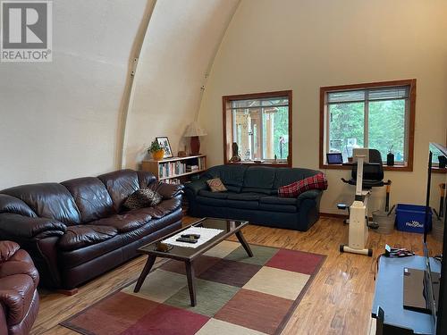 1910 Hulme Creek Road, Rock Creek, BC - Indoor Photo Showing Living Room