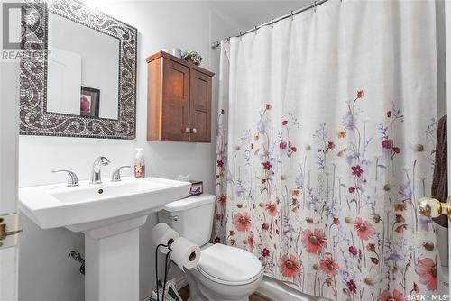 226 Rossmo Road, Saskatoon, SK - Indoor Photo Showing Bathroom