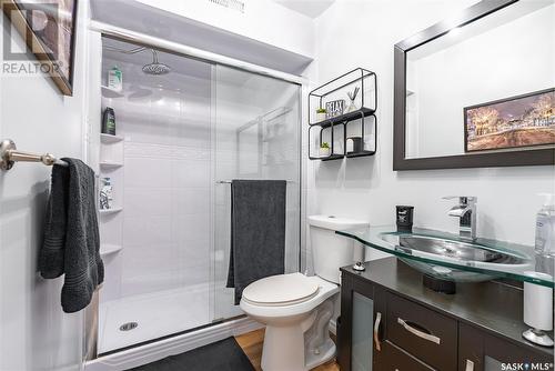 226 Rossmo Road, Saskatoon, SK - Indoor Photo Showing Bathroom