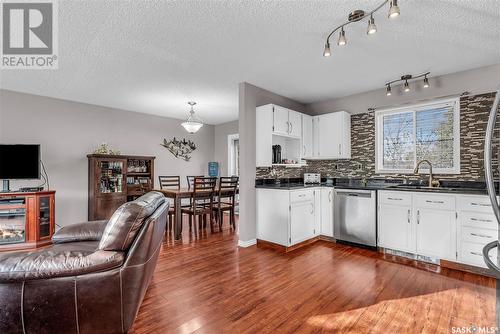 226 Rossmo Road, Saskatoon, SK - Indoor Photo Showing Kitchen