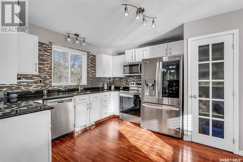 226 Rossmo Road, Saskatoon, SK - Indoor Photo Showing Kitchen With Stainless Steel Kitchen With Upgraded Kitchen