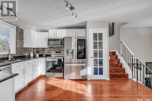 226 Rossmo Road, Saskatoon, SK - Indoor Photo Showing Kitchen With Upgraded Kitchen