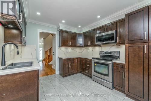 14 Sewells Lane, Brampton, ON - Indoor Photo Showing Kitchen With Double Sink