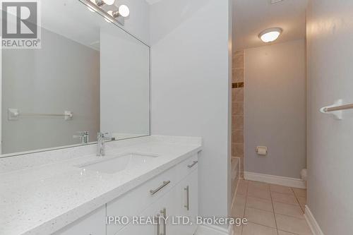 17 Town House Crescent, Brampton, ON - Indoor Photo Showing Bathroom