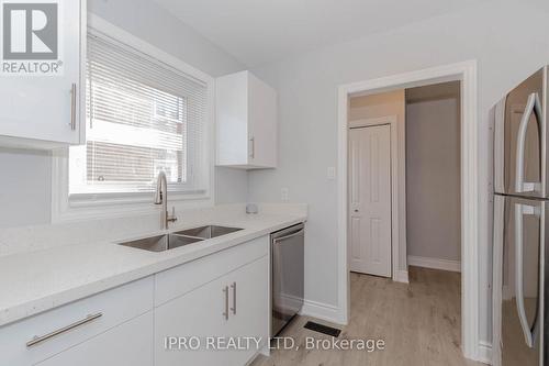 17 Town House Crescent, Brampton, ON - Indoor Photo Showing Kitchen With Double Sink