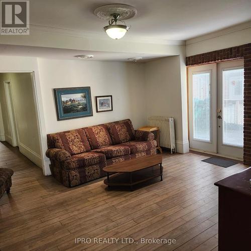 19 Bridge Street W, Greater Napanee, ON - Indoor Photo Showing Living Room