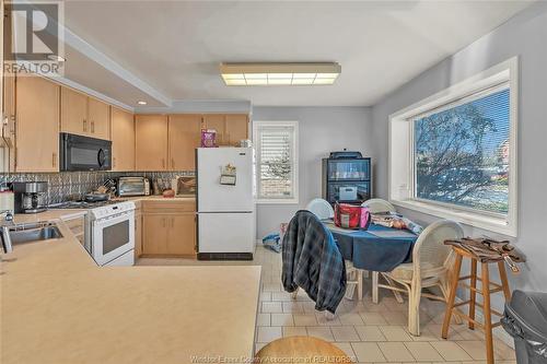 2161 Dominion, Windsor, ON - Indoor Photo Showing Kitchen