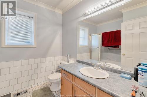 2161 Dominion, Windsor, ON - Indoor Photo Showing Bathroom