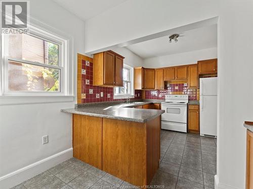 281-283 Moy Avenue, Windsor, ON - Indoor Photo Showing Kitchen