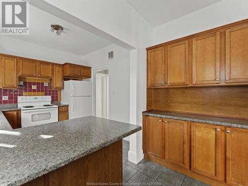 281-283 Moy Avenue, Windsor, ON - Indoor Photo Showing Kitchen