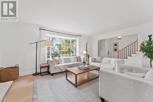 2006 Amiens Avenue, Windsor, ON - Indoor Photo Showing Living Room