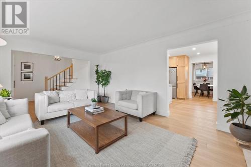 2006 Amiens Avenue, Windsor, ON - Indoor Photo Showing Living Room