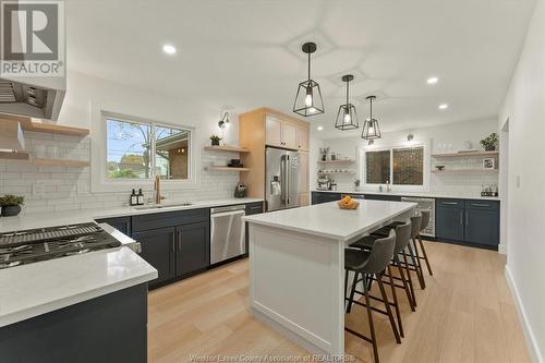 2006 Amiens Avenue, Windsor, ON - Indoor Photo Showing Kitchen With Upgraded Kitchen