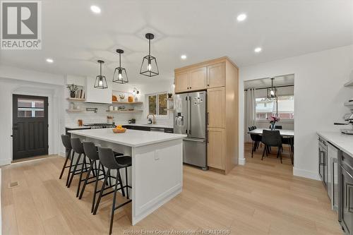 2006 Amiens Avenue, Windsor, ON - Indoor Photo Showing Kitchen With Upgraded Kitchen