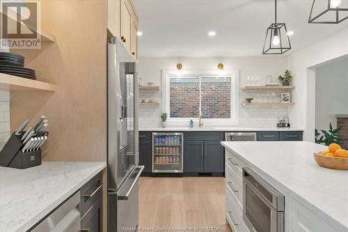 2006 Amiens Avenue, Windsor, ON - Indoor Photo Showing Kitchen With Upgraded Kitchen